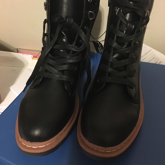 Ardene Boots Sz 8 - Picture 2 of 3